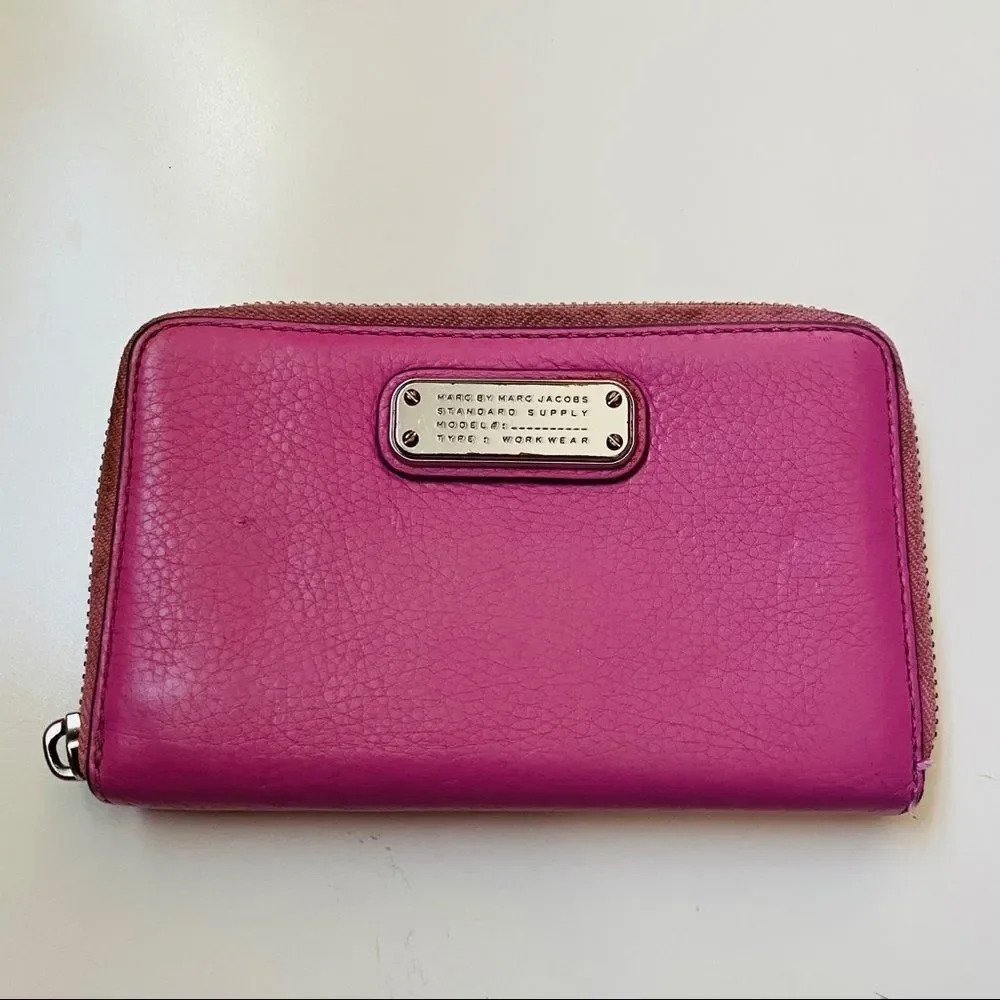 Marc By Marc Jacobs Leather Pink Zippered Wallet